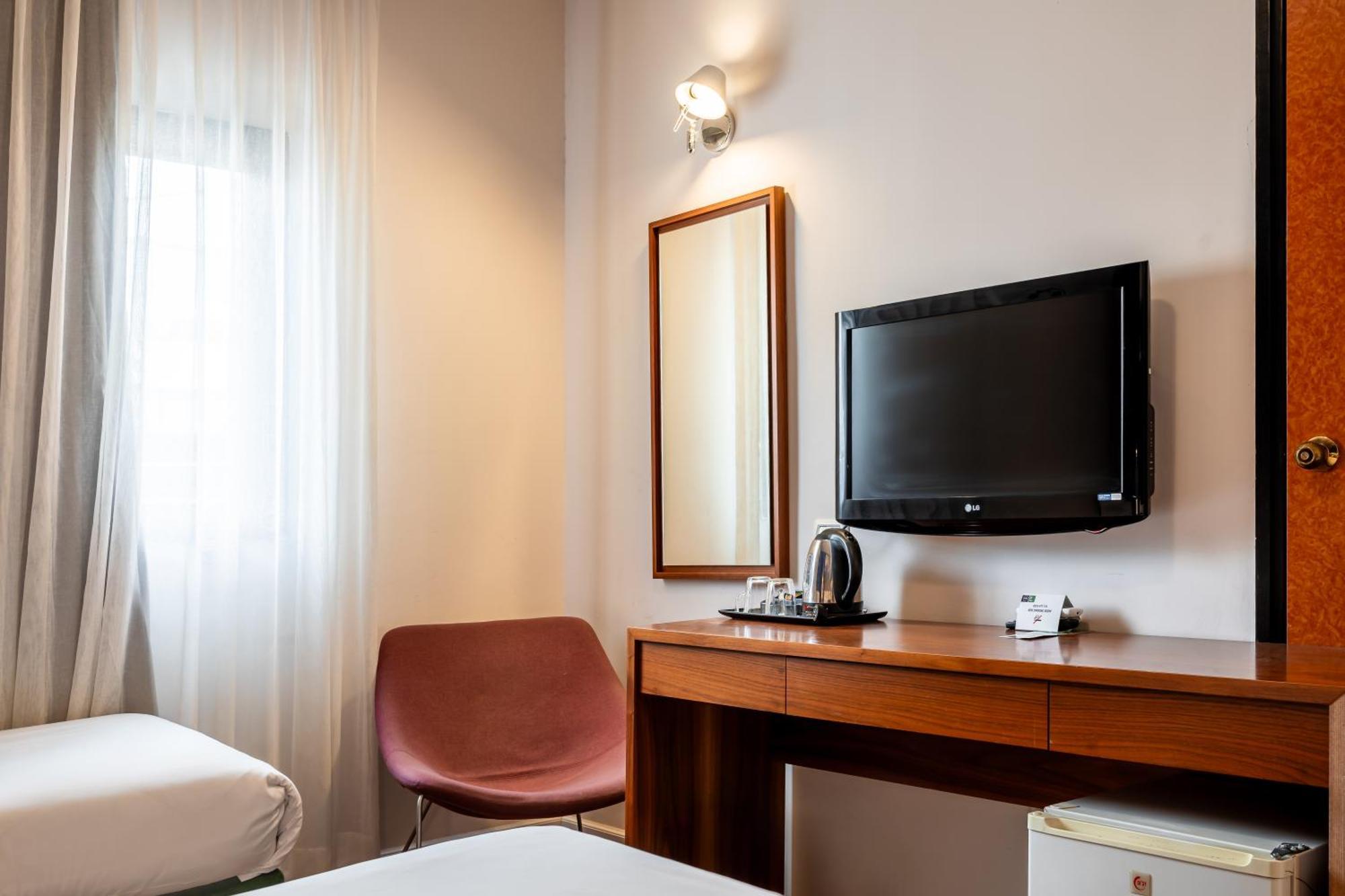 Jacob Tiberias Hotel Екстериор снимка