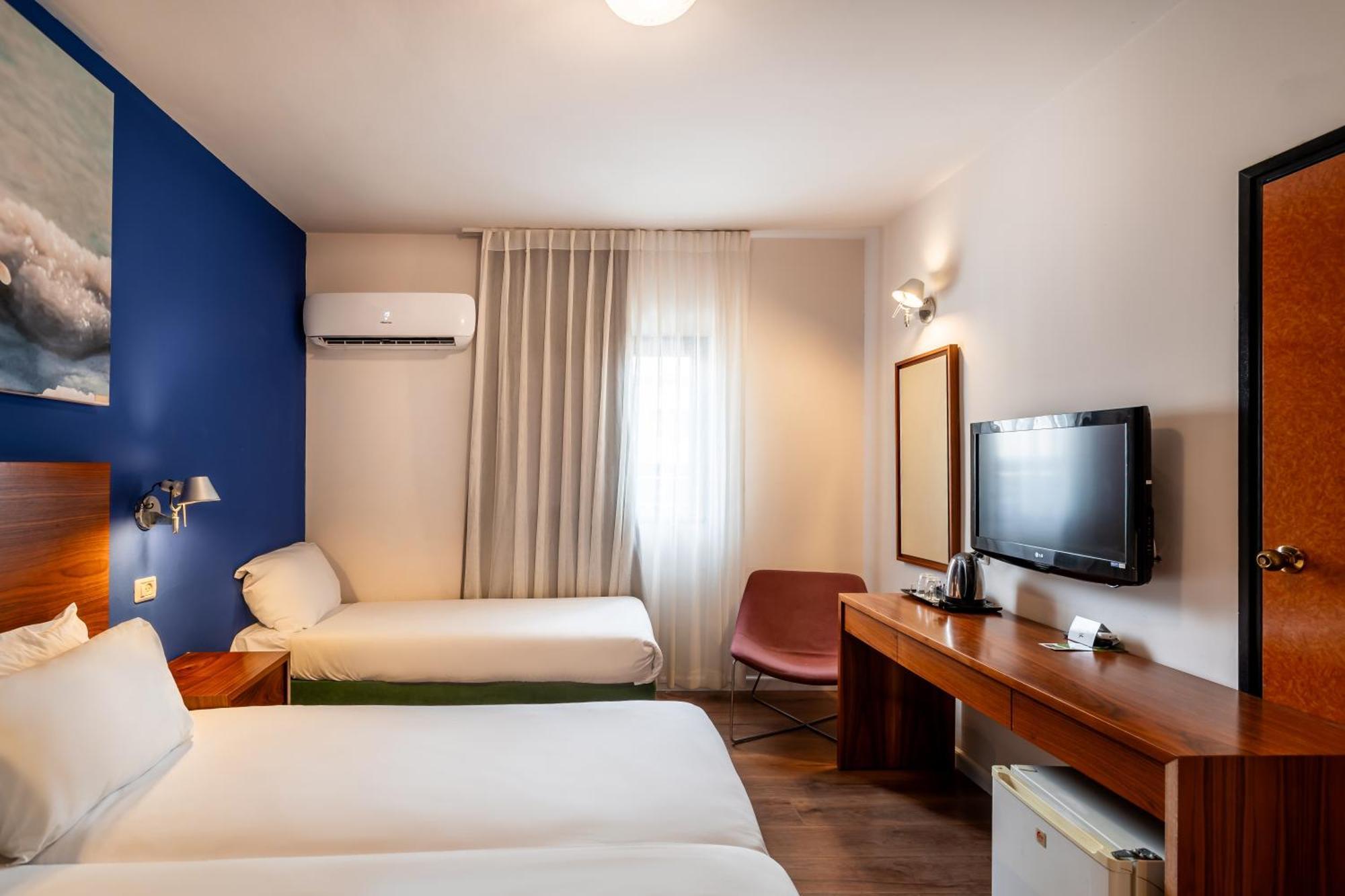 Jacob Tiberias Hotel Екстериор снимка